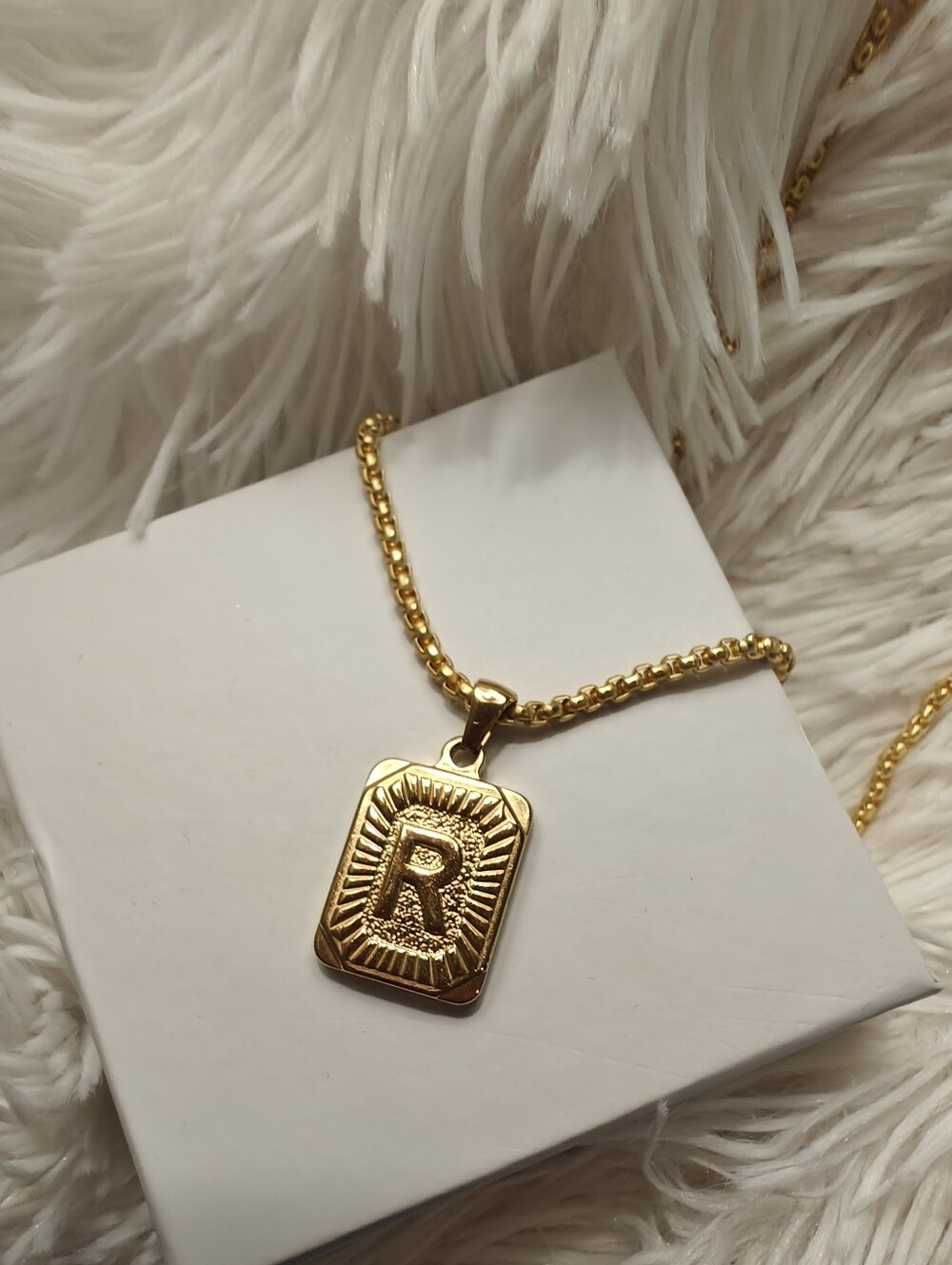 Gold Letter R Pendant Necklace